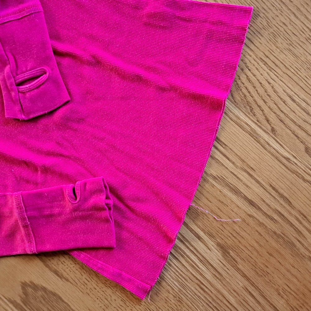 Delia's long sleeved thermal tshirts with thumb holes - Picture 5 of 7